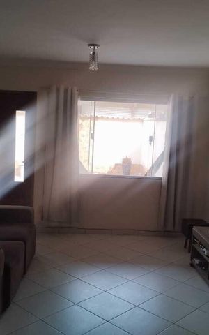 Casa para alugar com 200m², 4 quartos e 5 vagas Casa para alugar com 200m², 4 quartos e 5 vagasSala