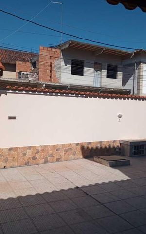 Casa para alugar com 200m², 4 quartos e 5 vagas Casa para alugar com 200m², 4 quartos e 5 vagasFachada