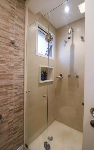 Apartamento à venda com 74m², 2 quartos e 1 vaga Apartamento à venda com 74m², 2 quartos e 1 vagaBanheiro da Suíte