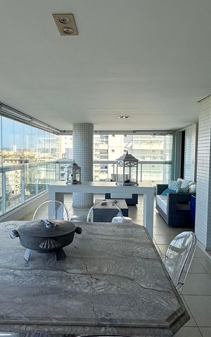 Apartamento para alugar com 200m², 5 quartos e 3 vagas Apartamento para alugar com 200m², 5 quartos e 3 vagasVaranda
