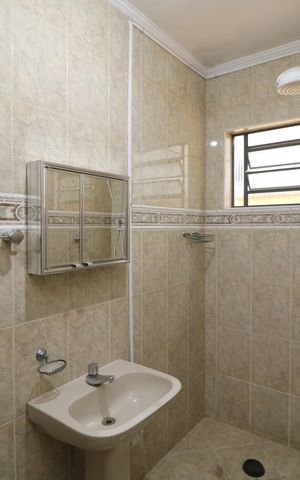 Casa à venda com 147m², 3 quartos e 2 vagasBanheiro da Suíte