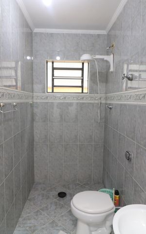 Casa à venda com 147m², 3 quartos e 2 vagasBanheiro