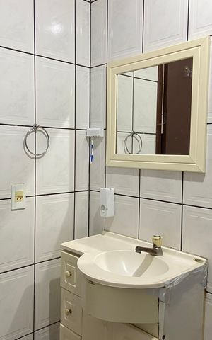 Casa à venda com 180m², 4 quartos e 2 vagasBanheiro 1