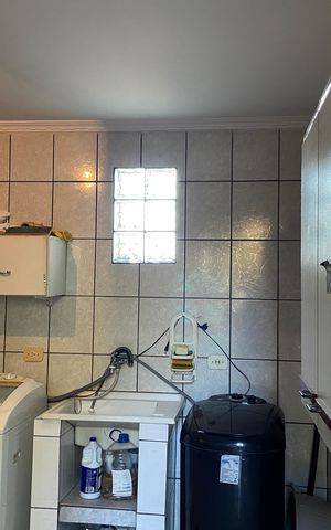 Casa à venda com 180m², 4 quartos e 2 vagasÁrea de Serviço