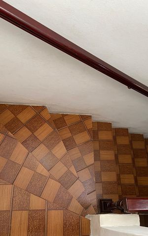 Casa à venda com 180m², 4 quartos e 2 vagasSala - Escada