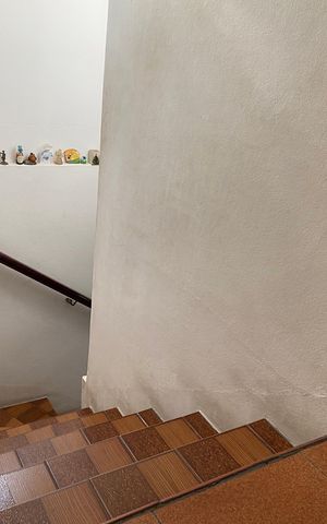 Casa à venda com 180m², 4 quartos e 2 vagasSala - Escada