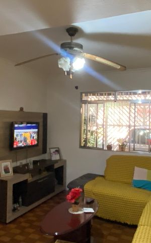 Casa à venda com 180m², 4 quartos e 2 vagasSala