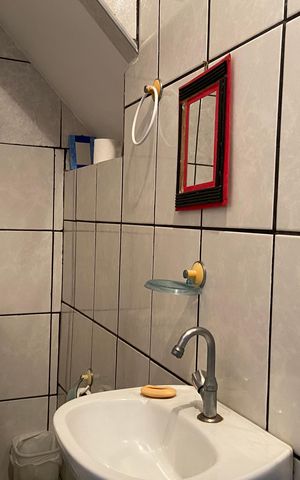 Casa à venda com 180m², 4 quartos e 2 vagasLavabo