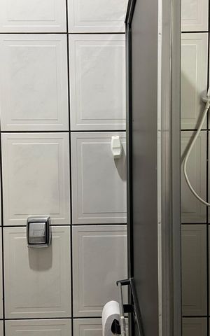 Casa à venda com 180m², 4 quartos e 2 vagasBanheiro 1