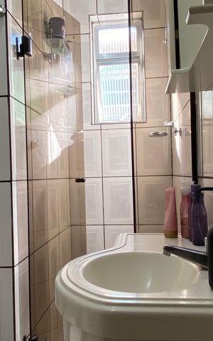 Casa à venda com 180m², 4 quartos e 2 vagasBanheiro 2