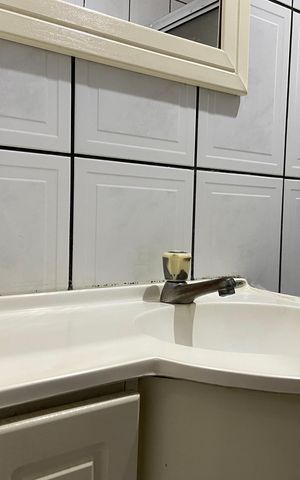 Casa à venda com 180m², 4 quartos e 2 vagasBanheiro 1