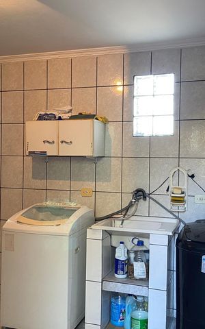 Casa à venda com 180m², 4 quartos e 2 vagasÁrea de Serviço