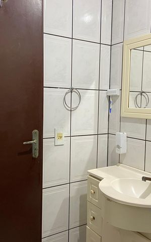 Casa à venda com 180m², 4 quartos e 2 vagasBanheiro 1