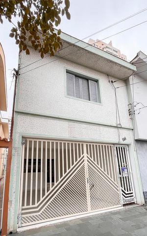 Casa à venda com 398m², 2 quartos e 2 vagasFachada