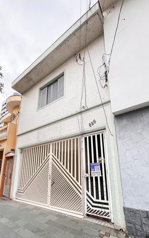 Casa à venda com 398m², 2 quartos e 2 vagasFachada