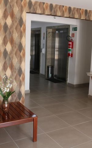 Apartamento para alugar com 64m², 2 quartos e 2 vagasHall social