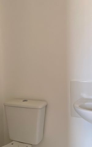 Casa à venda com 35m², 1 quarto e sem vaga Casa à venda com 35m², 1 quarto e sem vagaBanheiro
