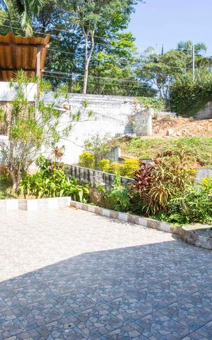 Casa para alugar com 1400m², 3 quartos e 4 vagasQuintal