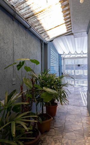 Casa para alugar com 213m², 3 quartos e 2 vagas Casa para alugar com 213m², 3 quartos e 2 vagasCorredor Lateral