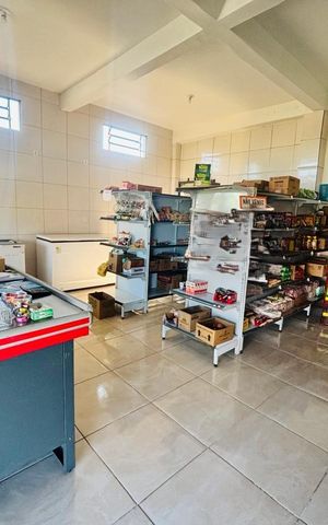 Casa à venda com 200m², 2 quartos e 2 vagas