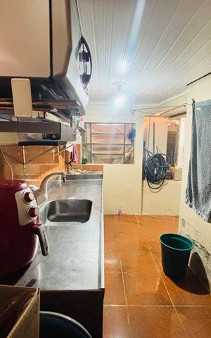 Casa à venda com 200m², 2 quartos e 2 vagas