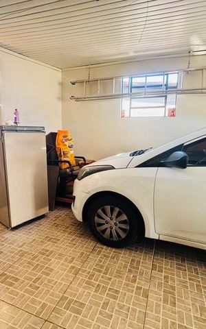 Casa à venda com 200m², 2 quartos e 2 vagas