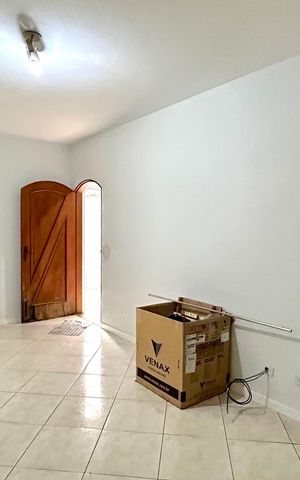 Casa para alugar com 125m², 2 quartos e 2 vagas Casa para alugar com 125m², 2 quartos e 2 vagasSala