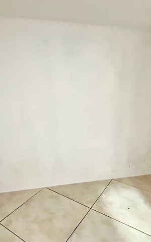 Casa para alugar com 125m², 2 quartos e 2 vagas Casa para alugar com 125m², 2 quartos e 2 vagasEscada