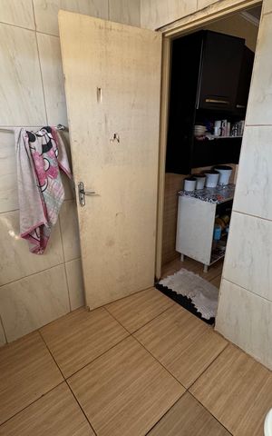 Casa à venda com 249m², 8 quartos e 4 vagas Casa à venda com 249m², 8 quartos e 4 vagasBanheiro Anexo 2
