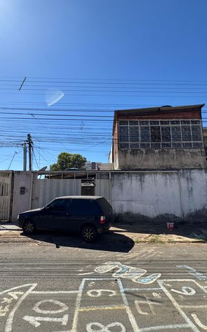 Casa à venda com 249m², 8 quartos e 4 vagas Casa à venda com 249m², 8 quartos e 4 vagasFachada de longe