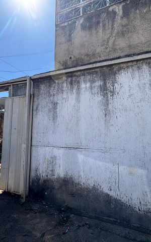 Casa à venda com 249m², 8 quartos e 4 vagas Casa à venda com 249m², 8 quartos e 4 vagasFachada