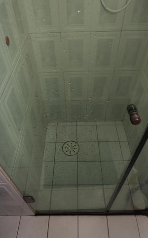 Apartamento à venda com 81m², 2 quartos e 2 vagasBanheiro da Suíte