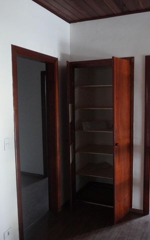 Casa de condomínio para alugar com 290m², 3 quartos e 3 vagasAcesso aos quartos