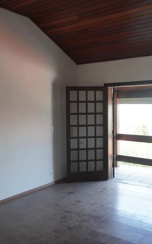 Casa de condomínio para alugar com 290m², 3 quartos e 3 vagasSuite 