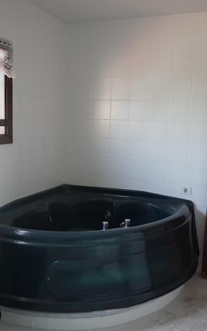 Casa de condomínio para alugar com 290m², 3 quartos e 3 vagasBanheiro da Suíte 1