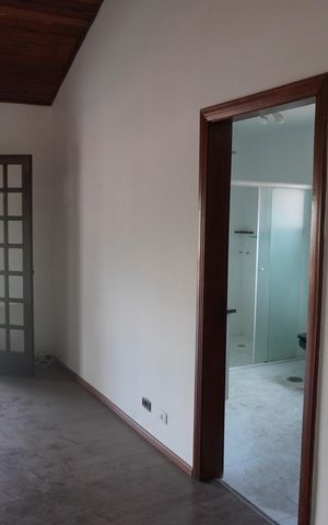 Casa de condomínio para alugar com 290m², 3 quartos e 3 vagasSuite 