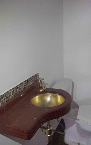 Casa de condomínio para alugar com 290m², 3 quartos e 3 vagasLavabo