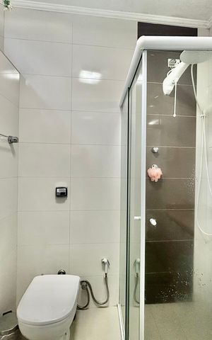 Casa à venda com 200m², 2 quartos e 2 vagas Casa à venda com 200m², 2 quartos e 2 vagasBanheiro