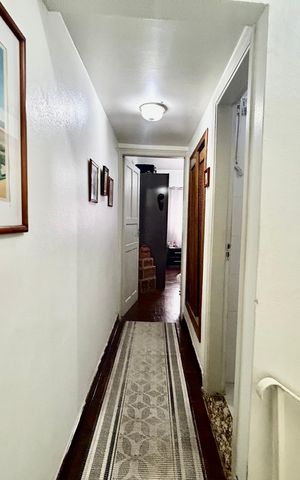 Casa à venda com 200m², 2 quartos e 2 vagas Casa à venda com 200m², 2 quartos e 2 vagasCorredor