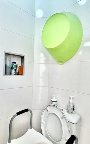 Casa à venda com 200m², 2 quartos e 2 vagas Casa à venda com 200m², 2 quartos e 2 vagasBanheiro de serviço