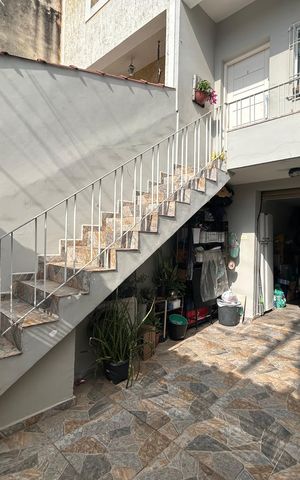 Casa à venda com 200m², 2 quartos e 2 vagas Casa à venda com 200m², 2 quartos e 2 vagasGaragem