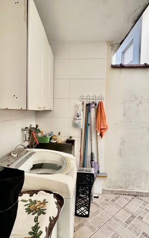 Casa à venda com 200m², 2 quartos e 2 vagas Casa à venda com 200m², 2 quartos e 2 vagasQuintal/Lavanderia