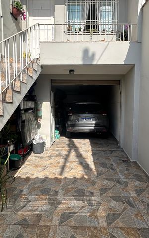 Casa à venda com 200m², 2 quartos e 2 vagas Casa à venda com 200m², 2 quartos e 2 vagasGaragem