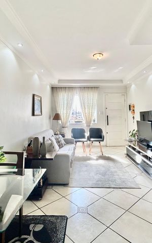 Casa à venda com 200m², 2 quartos e 2 vagas Casa à venda com 200m², 2 quartos e 2 vagasSala