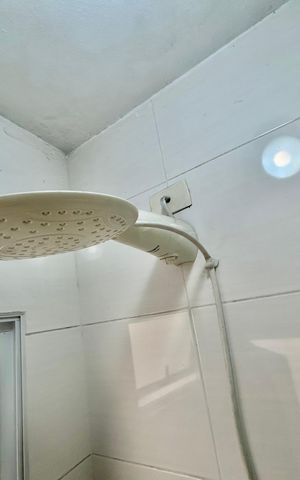 Casa à venda com 200m², 2 quartos e 2 vagas Casa à venda com 200m², 2 quartos e 2 vagasBanheiro de serviço