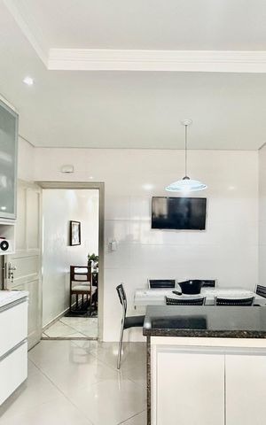 Casa à venda com 200m², 2 quartos e 2 vagas Casa à venda com 200m², 2 quartos e 2 vagasCozinha