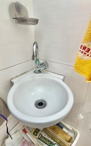 Casa à venda com 200m², 2 quartos e 2 vagas Casa à venda com 200m², 2 quartos e 2 vagasBanheiro de serviço