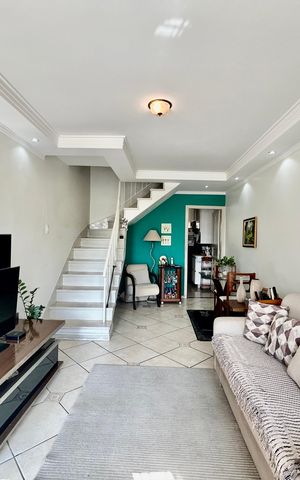 Casa à venda com 200m², 2 quartos e 2 vagas Casa à venda com 200m², 2 quartos e 2 vagasSala