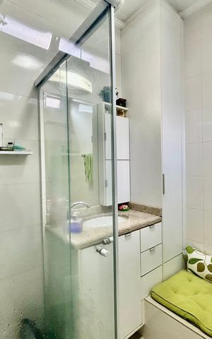 Casa à venda com 200m², 2 quartos e 2 vagas Casa à venda com 200m², 2 quartos e 2 vagasBanheiro