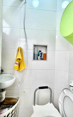 Casa à venda com 200m², 2 quartos e 2 vagas Casa à venda com 200m², 2 quartos e 2 vagasBanheiro de serviço